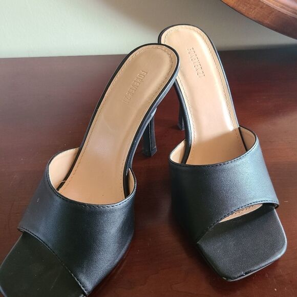 Forever 21 Heels Size 7 1/2 - Black - Picture 2 of 5